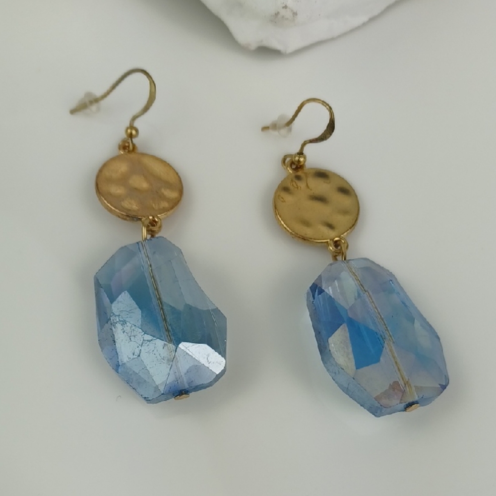 Dazzling Gold Tone Blue Faceted Jewel Dangle Earrings